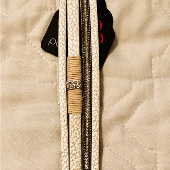 Bracelets - Picture 2 of 8